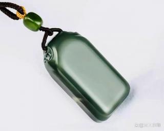 碧玉,沙枣青,析木料!三种绿色和田玉的简单辨识法!