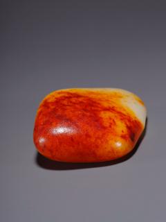 和田玉原石,尺寸:10.6×6.7×3.3厘米,重量328.3克