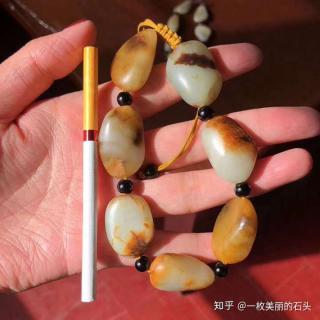 和田玉籽料原石手串,为什么有的几百元有的几十万?